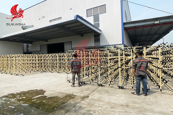 Doanh Nghiệp Nên Lựa Chọn Xe Đẩy Hàng Ống Thép Bọc Nhựa Sukavina?